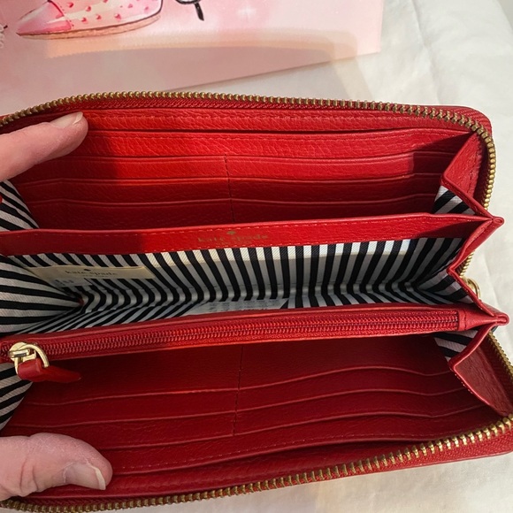 Kate Spade  Vintage and Gorgeous zip around wallet red and gold hardware - Picture 4 of 12